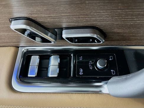 New 2026 Land Rover Range Rover Long Wheelbase SE AWD/4WD image 19