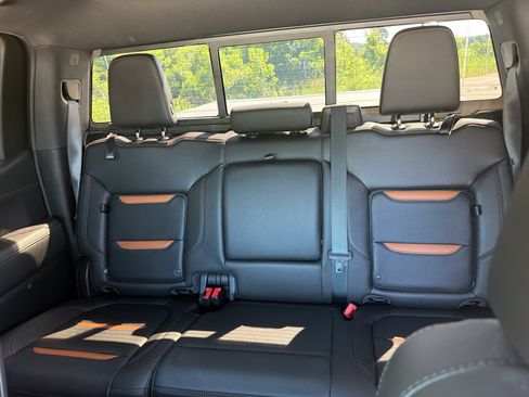 Used 2019 GMC Sierra 1500 AT4 w/ AT4 Premium Package AWD/4WD image 9
