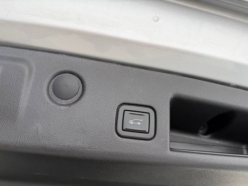 Used 2020 Chevrolet Equinox LT w/ Driver Convenience Package FWD image 31
