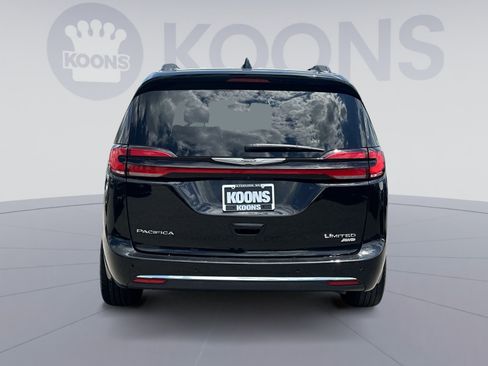 Used 2023 Chrysler Pacifica Limited w/ Uconnect Theater Family Group AWD/4WD image 10