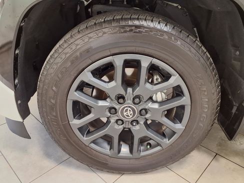 Used 2025 Toyota Sequoia Platinum AWD/4WD image 29