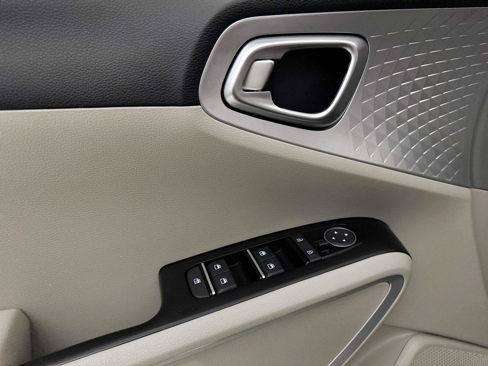 Used 2025 Kia Soul LX w/ LX Technology Package FWD image 20
