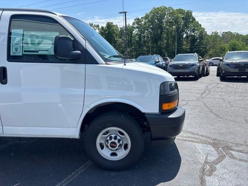 New 2026 GMC Savana 2500 RWD image 5