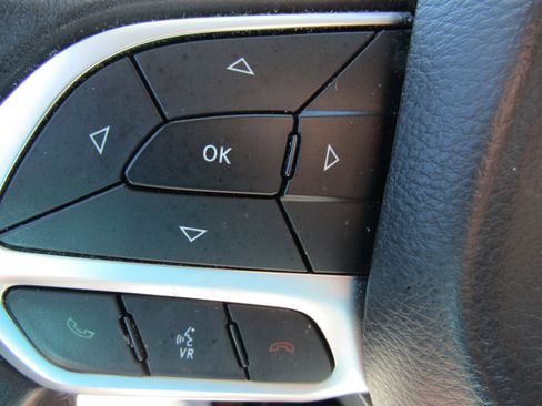 Used 2018 Chrysler 300 Touring w/ Driver Convenience Group image 22