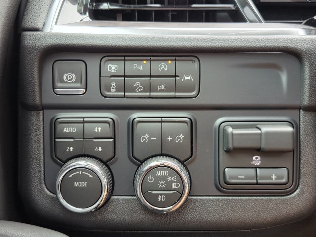 New 2026 Chevrolet Suburban Premier w/ Sun And Tow Package AWD/4WD image 15