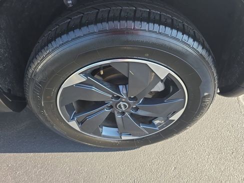 Used 2024 Nissan Rogue SV image 34