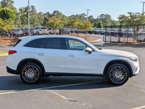Used 2025 Mercedes-Benz GLC 300 4MATIC image 11