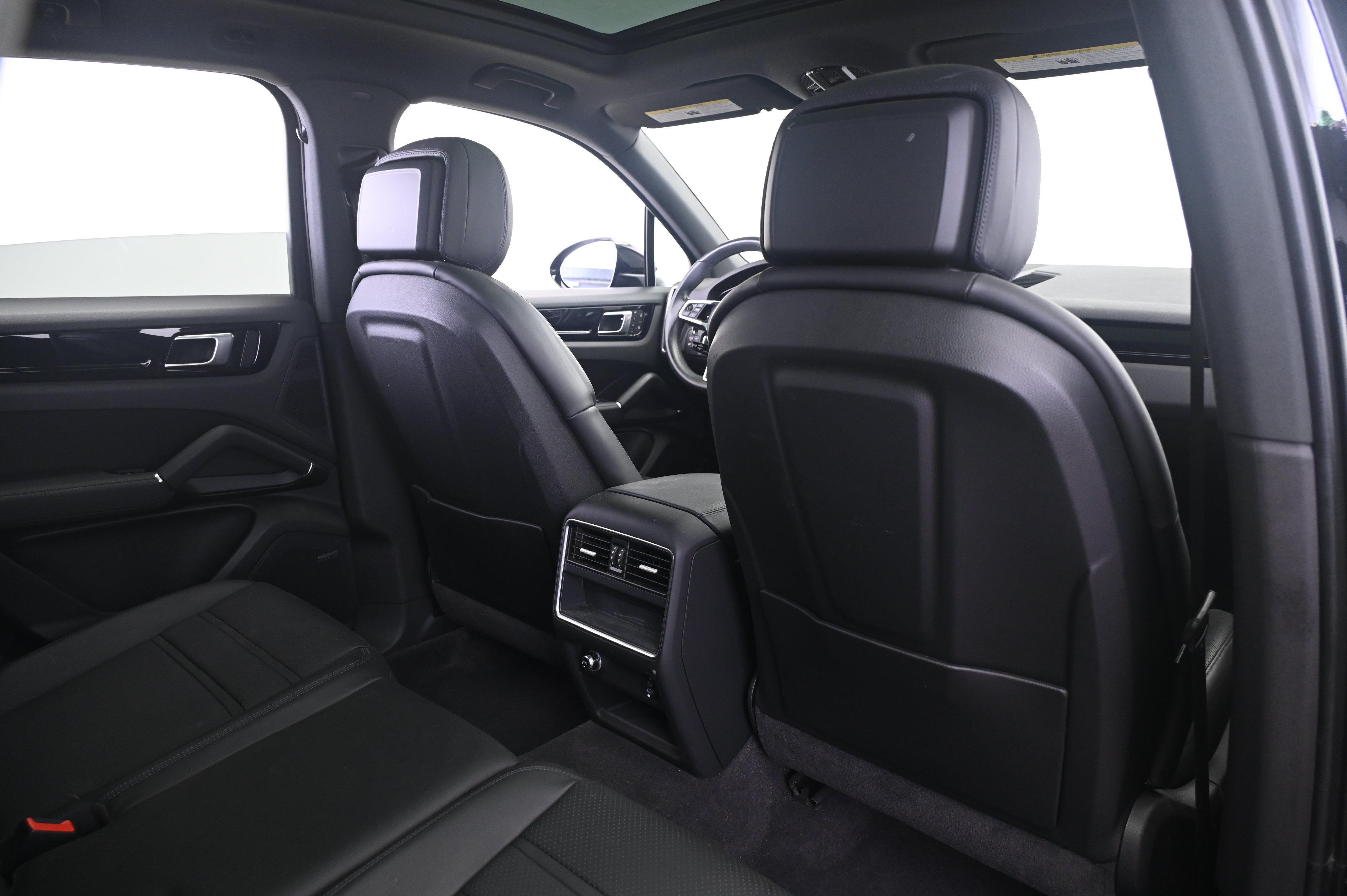 Certified 2023 Porsche Cayenne AWD/4WD image 17