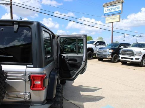 Used 2018 Jeep Wrangler Unlimited Sport S AWD/4WD image 44