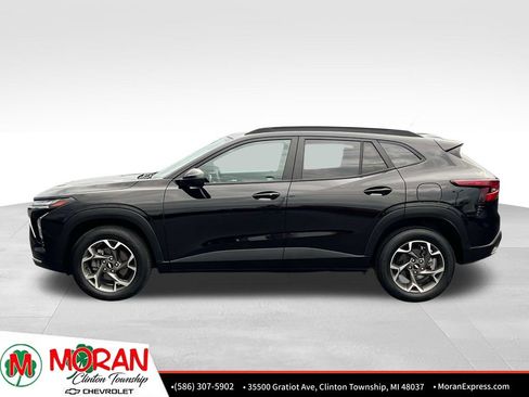 Certified 2024 Chevrolet Trax LT w/ Driver Confidence Package FWD image 3