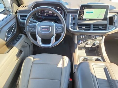 Used 2023 GMC Yukon SLT w/ SLT Luxury Package image 17