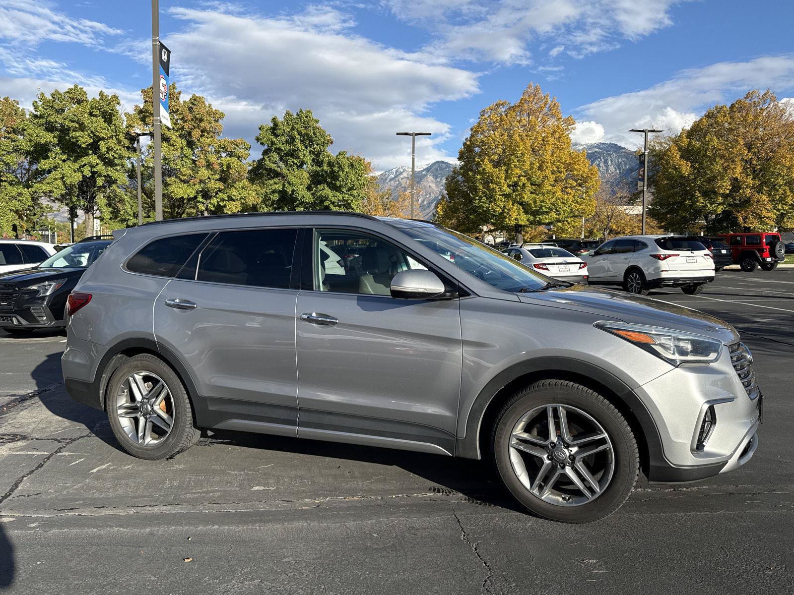Used 2019 Hyundai Santa Fe XL AWD/4WD image 4