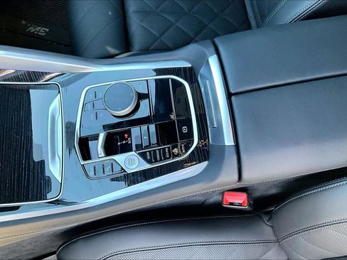 Used 2025 BMW X6 xDrive40i w/ Climate Comfort Package image 15