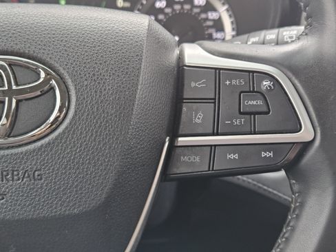 Used 2023 Toyota Highlander L image 28