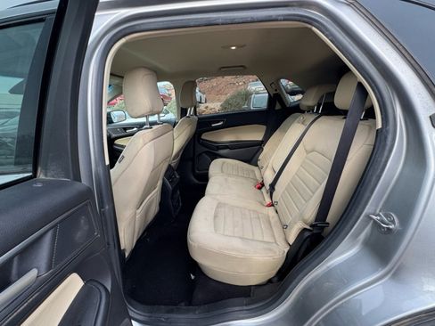 Used 2020 Ford Edge SE image 10