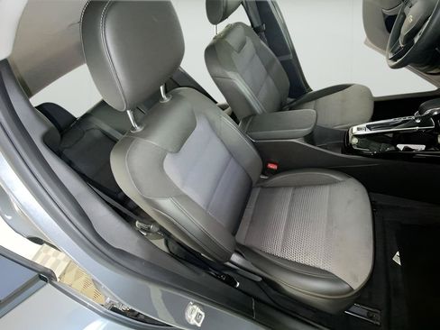 Used 2025 Chevrolet Trax LT FWD image 18