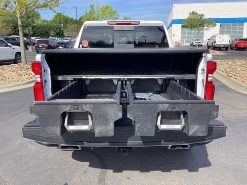 Used 2025 Chevrolet Silverado 1500 LT Trail Boss w/ Convenience Package II AWD/4WD image 4