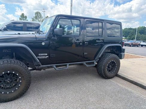 Used 2015 Jeep Wrangler Unlimited Sport w/ Quick Order Package 24S AWD/4WD image 2