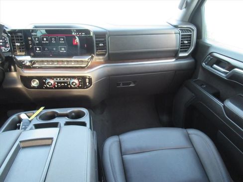 Used 2024 GMC Sierra 1500 SLT AWD/4WD image 13