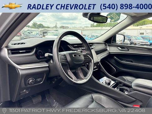 Used 2022 Jeep Grand Cherokee L Limited AWD/4WD image 4