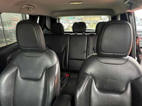 Used 2016 Jeep Renegade Limited image 11