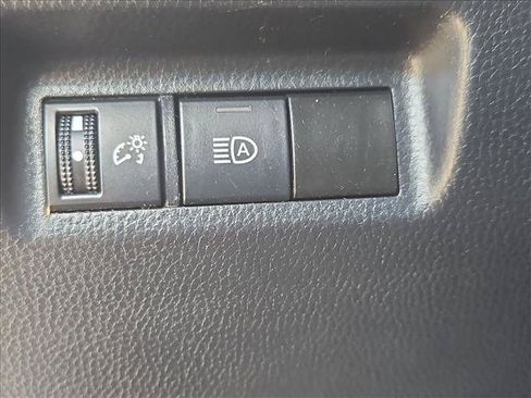 Used 2022 Toyota RAV4 XLE AWD/4WD image 16