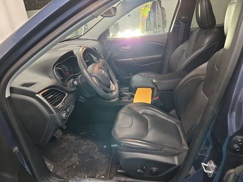 Used 2019 Jeep Cherokee Limited image 11