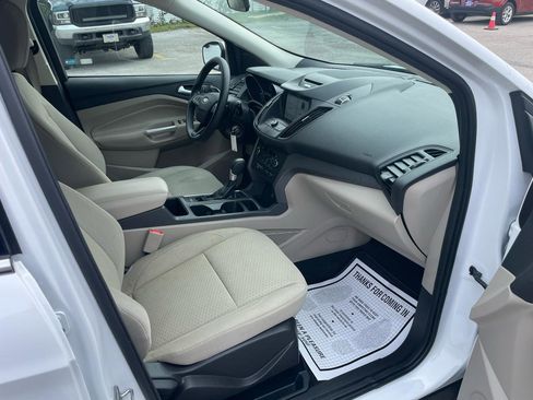 Used 2017 Ford Escape SE w/ Equipment Group 201A image 19