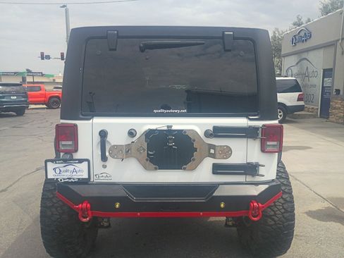 Used 2017 Jeep Wrangler Unlimited Rubicon AWD/4WD image 7
