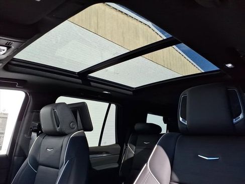New 2026 Cadillac Escalade Luxury w/ LPO, Radiant Package image 10
