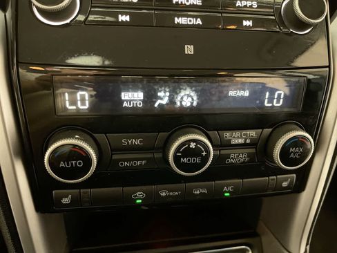 Used 2022 Subaru Ascent Limited AWD/4WD image 18