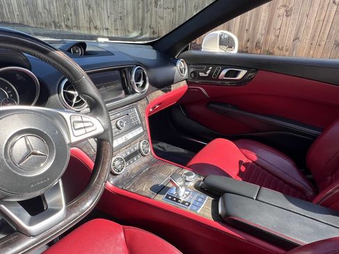 Used 2018 Mercedes-Benz SL 550 w/ Driver Assistance Package image 20