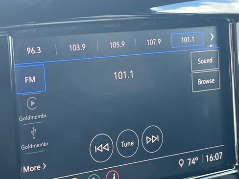 Used 2023 Chevrolet Traverse LT FWD image 20
