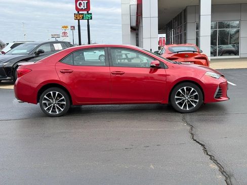 Used 2018 Toyota Corolla XSE image 2