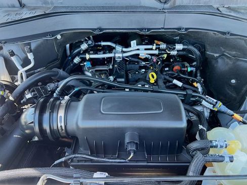 Used 2022 Ford Explorer XLT w/ Equipment Group 202A AWD/4WD image 35