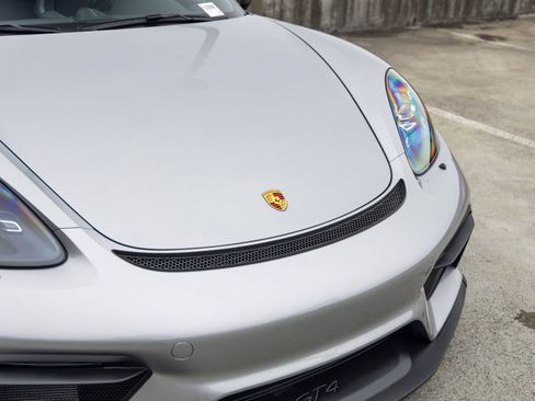 Used 2020 Porsche 718 Cayman GT4 RWD image 16