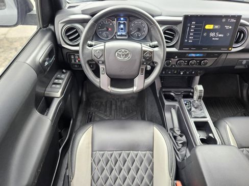 Used 2021 Toyota Tacoma TRD Sport w/ Technology Package image 14