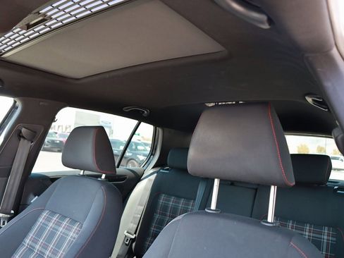 Used 2010 Volkswagen GTI 4-Door image 16