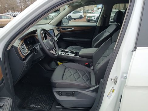 New 2026 Volkswagen Atlas SE image 9