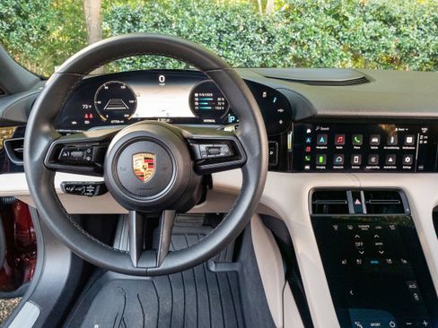 Used 2022 Porsche Taycan 4S image 23