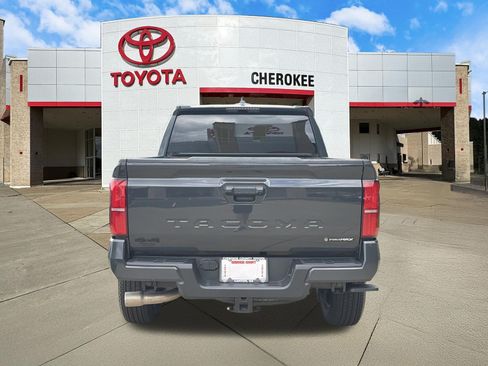 Used 2025 Toyota Tacoma TRD Sport AWD/4WD image 6