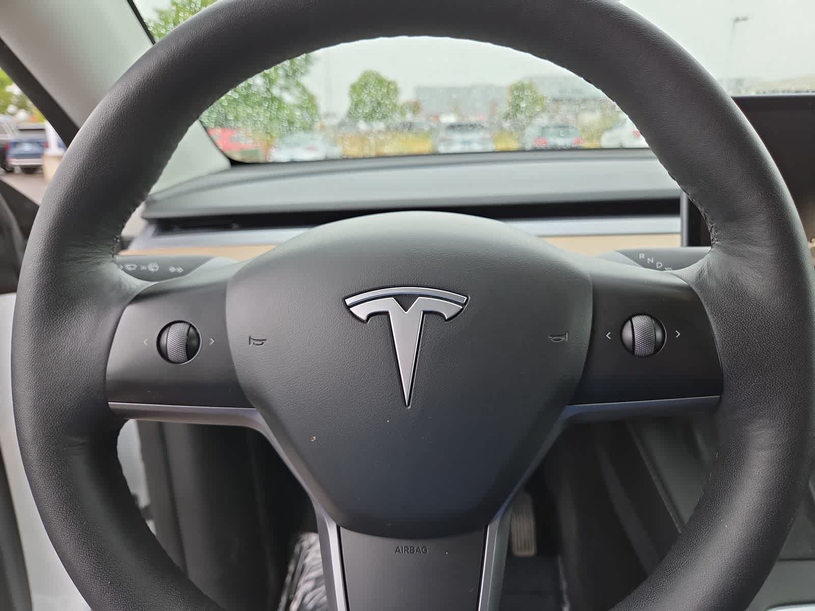Used 2022 Tesla Model Y Long Range AWD/4WD image 23