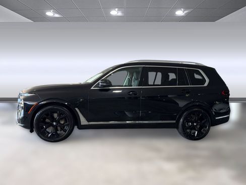 Used 2024 BMW X7 xDrive40i w/ Climate Comfort Package AWD/4WD image 2