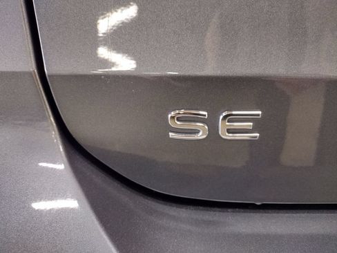 Certified 2025 Volkswagen Taos SE AWD/4WD image 17