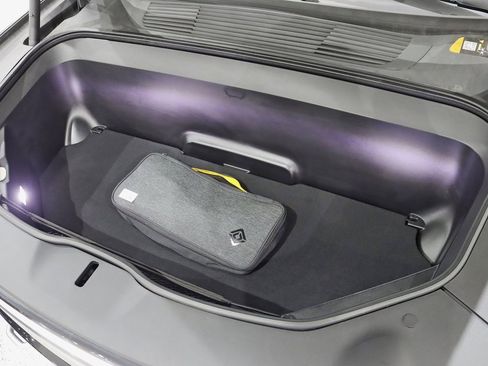 Used 2024 Rivian R1S Adventure image 38