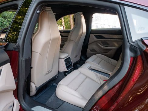 Used 2022 Porsche Taycan 4S image 36