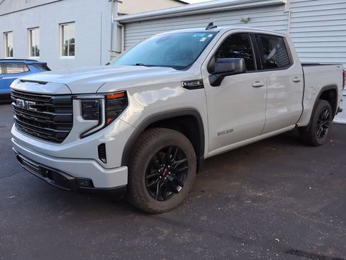 Used 2024 GMC Sierra 1500 Elevation AWD/4WD image 2