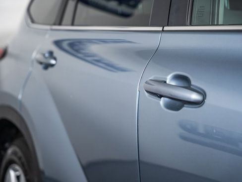 Certified 2023 Toyota Highlander LE image 18