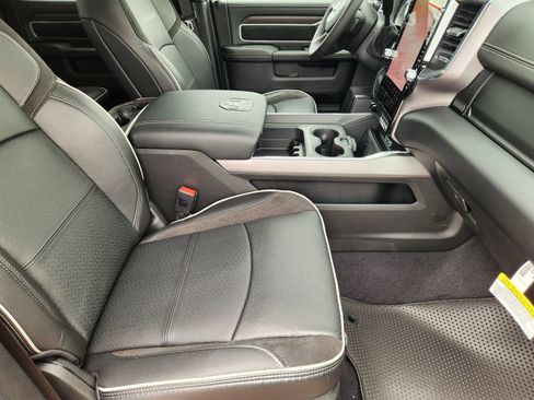 New 2026 RAM 2500 Laramie AWD/4WD image 14