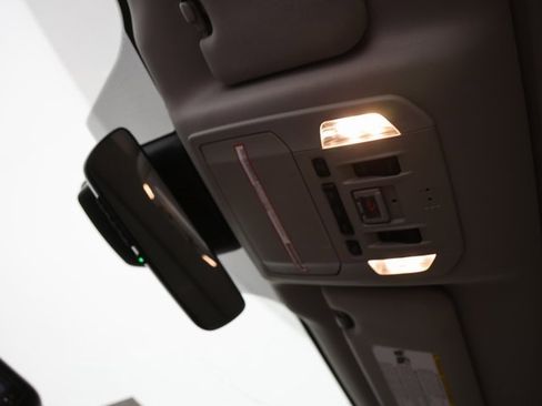 Used 2022 Toyota Highlander XLE image 21